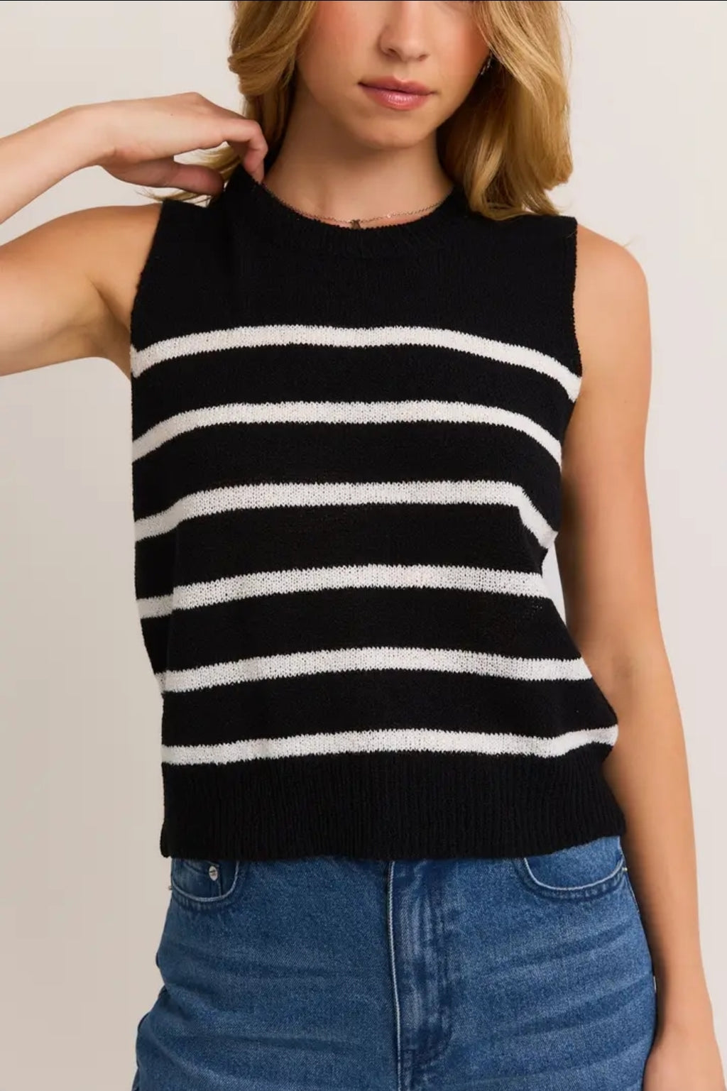 Round Neck Sleeveless Sweater Top image 2