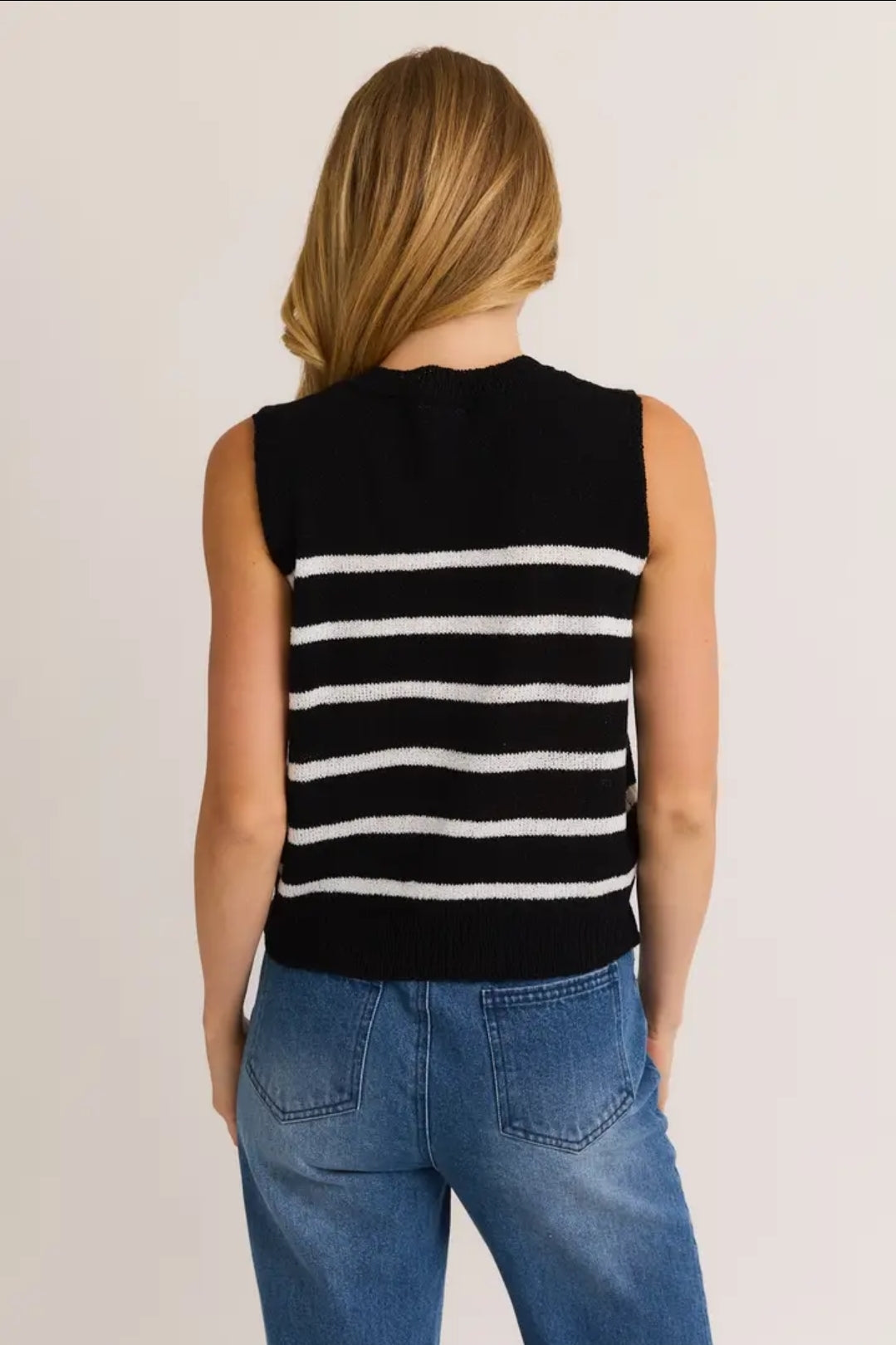 Round Neck Sleeveless Sweater Top image 3